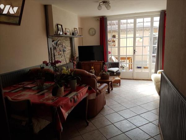 LA FLECHE Centre, maison de ville à rafraichir