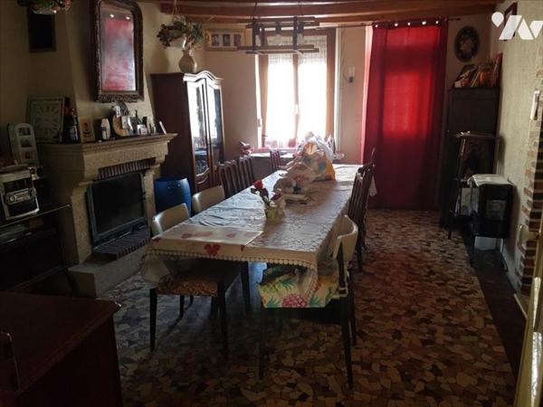 LA FLECHE Centre, maison de ville à rafraichir