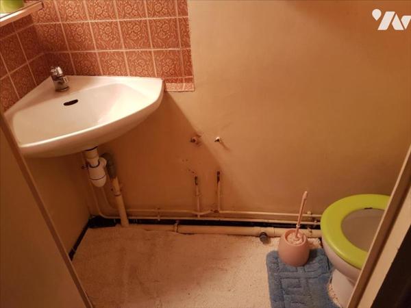 LA FLECHE Centre, maison de ville à rafraichir