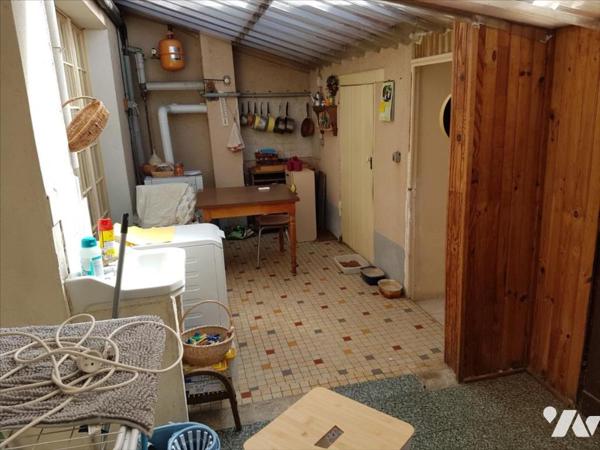 LA FLECHE Centre, maison de ville à rafraichir