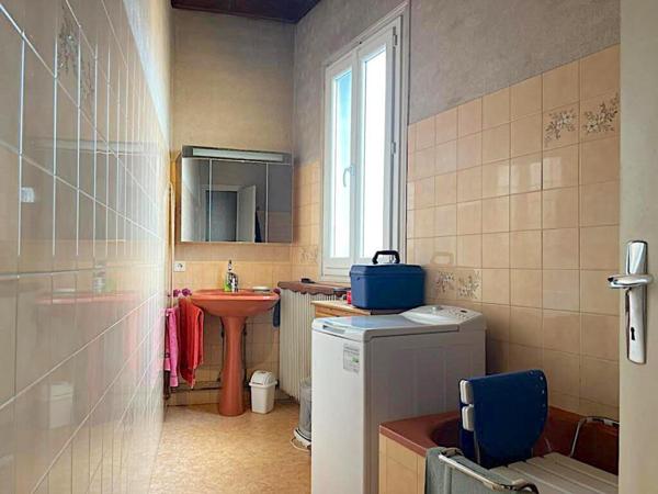 Appartement et ancien local commercial