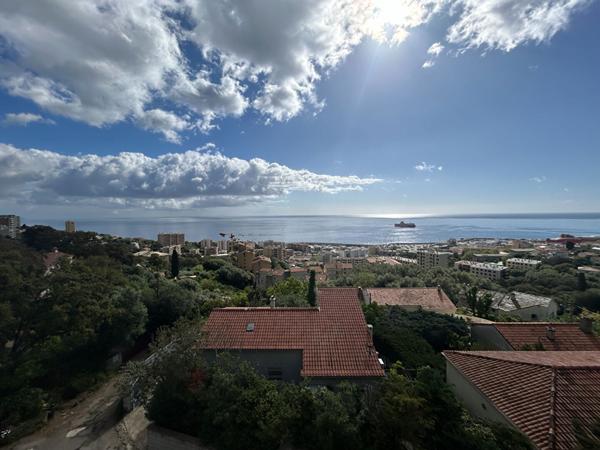 A vendre Ville di Pietrabugno, appartement T3 au dernier étage  Vue mer