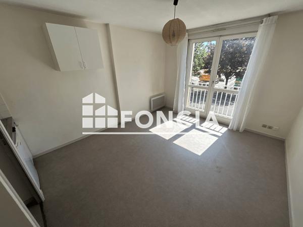 Location Studio 21.51 m² - 31 RUE DE LA GANTERIE Poitiers 86000