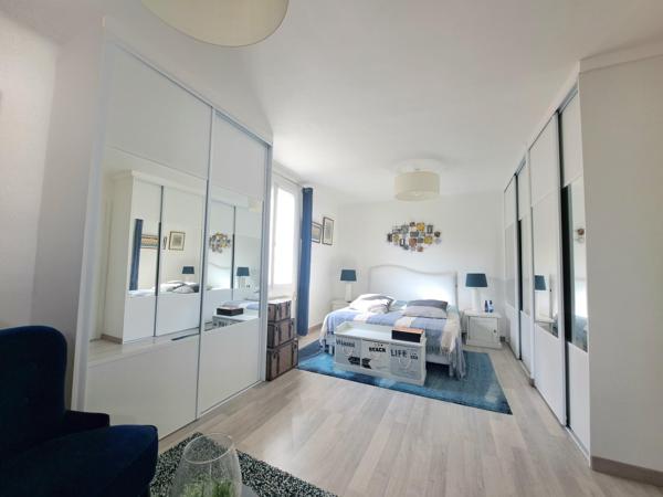 LUNEL villa 169m2, piscine forage photovoltaïques
