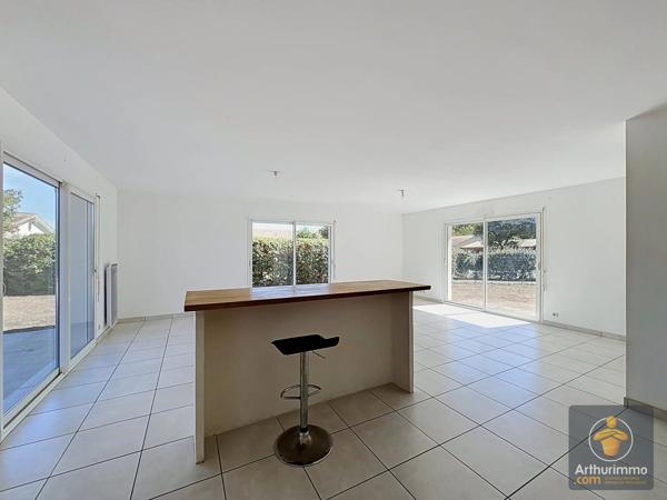 Location                                                      Maison
                        
                     3 pièces                      90 m2                     à Saint-Paul-en-Born