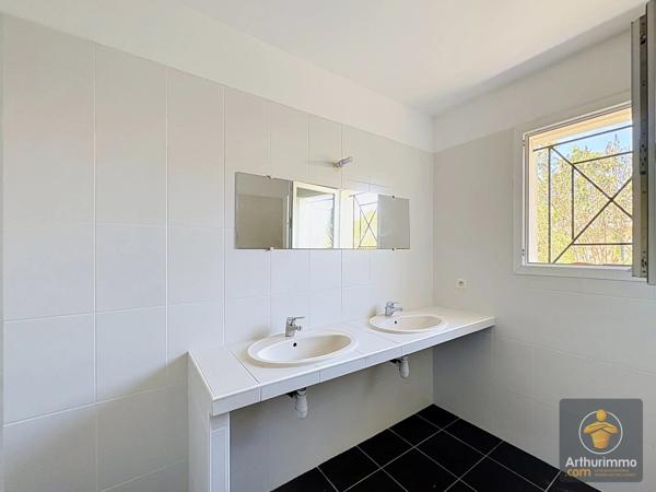 Location                                                      Maison
                        
                     3 pièces                      90 m2                     à Saint-Paul-en-Born