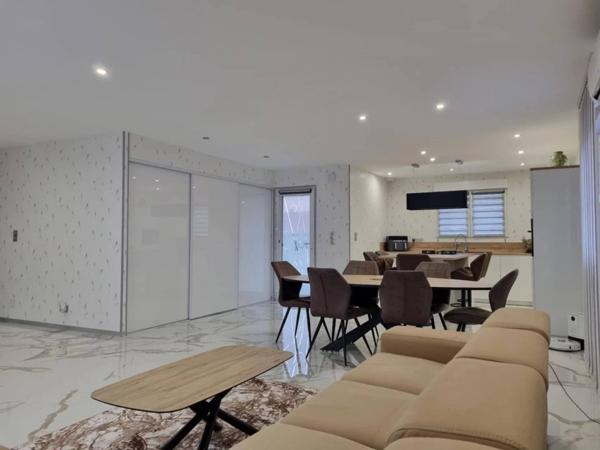 "Splendide Maison plain-pied Contemporaine à Vendre à Hesse"