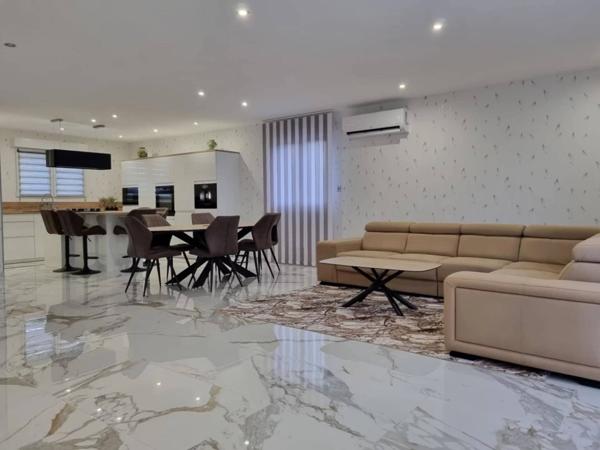 "Splendide Maison plain-pied Contemporaine à Vendre à Hesse"