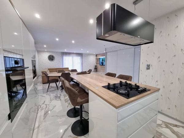 "Splendide Maison plain-pied Contemporaine à Vendre à Hesse"