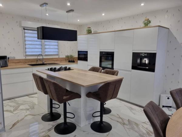 "Splendide Maison plain-pied Contemporaine à Vendre à Hesse"