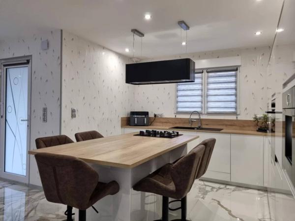 "Splendide Maison plain-pied Contemporaine à Vendre à Hesse"