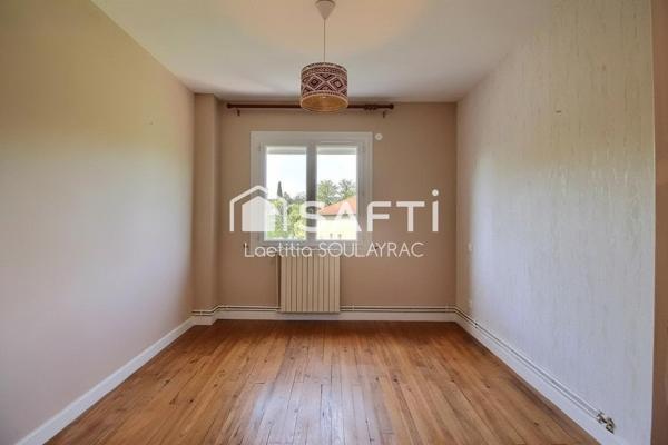 Maison 81 m² avec garage et jardin, proche centre.