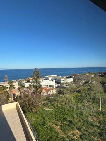 -BASTIA- APPARTEMENT T2  MEUBLE -TERRASSE 10M² VUE MER