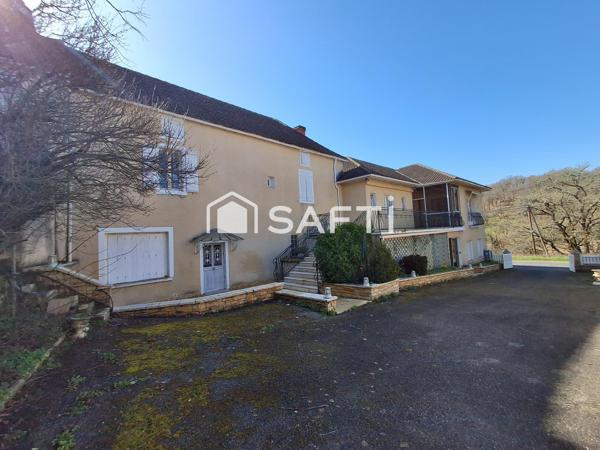 à 2 mins d'un village avec commerces et services, grande maison de 239 m² habitable avec dépendances