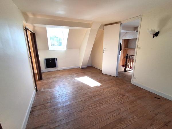 Maison sur 2835 m² à rafraîchir de 58 m² habitable