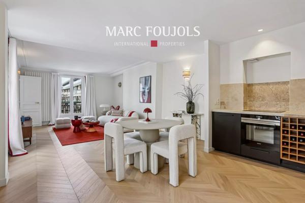 Paris Ier – VENDOME-ST HONORE – 3 pièces rénové avec vue sur la place
