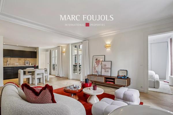 Paris Ier – VENDOME-ST HONORE – 3 pièces rénové avec vue sur la place