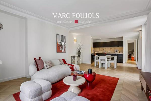 Paris Ier – VENDOME-ST HONORE – 3 pièces rénové avec vue sur la place