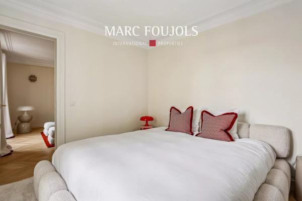 Paris Ier – VENDOME-ST HONORE – 3 pièces rénové avec vue sur la place