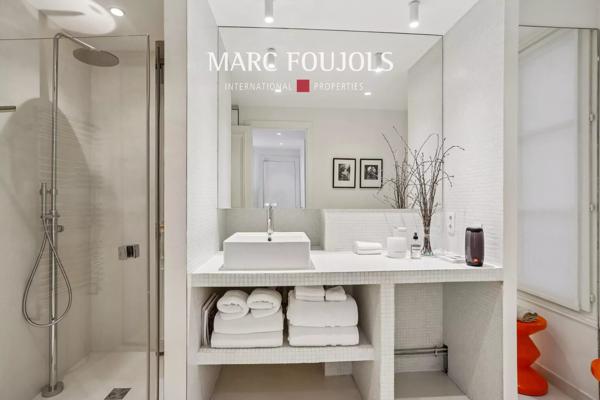 Paris Ier – VENDOME-ST HONORE – 3 pièces rénové avec vue sur la place