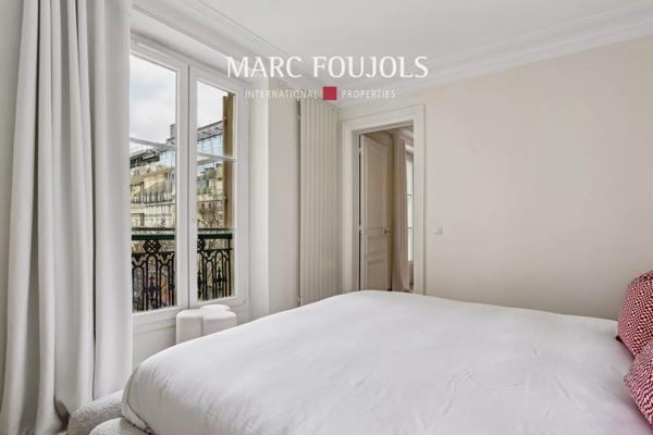 Paris Ier – VENDOME-ST HONORE – 3 pièces rénové avec vue sur la place