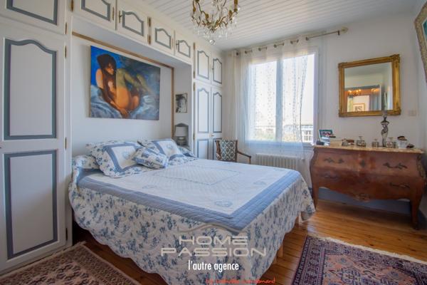Maison
                                                                                                                                                                                                                                                                                                                        7 pièce(s)                                                                                                                                                                                                          4 chambre(s)                                                                                                                                                                                                          161  m²