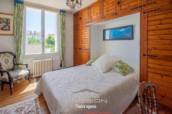 Maison
                                                                                                                                                                                                                                                                                                                        7 pièce(s)                                                                                                                                                                                                          4 chambre(s)                                                                                                                                                                                                          161  m²