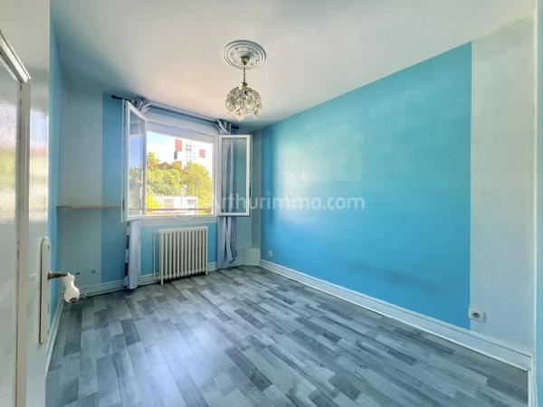 Vente                                                      Maison
                        
                     4 pièces                      86 m2                     à Clermont-Ferrand
