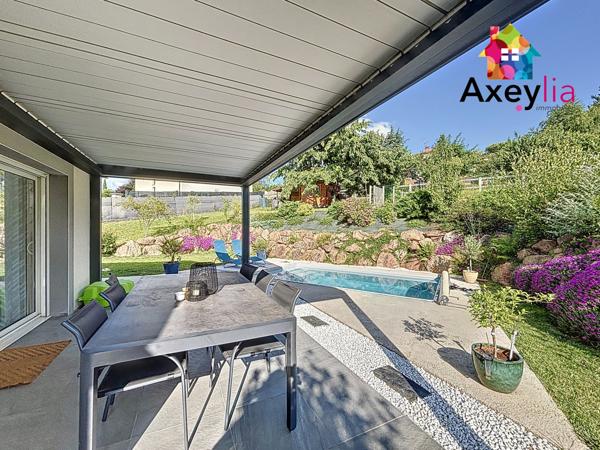 Commelle-Vernay (42120) A VENDRE - COMMELLE-VERNAY - MAISON DE PLAIN PIED, 4 CHAMBRES, GARAGE ET PISCINE CREUSEE