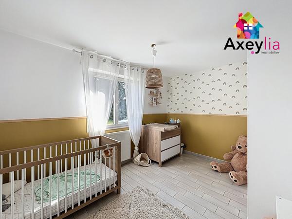 Commelle-Vernay (42120) A VENDRE - COMMELLE-VERNAY - MAISON DE PLAIN PIED, 4 CHAMBRES, GARAGE ET PISCINE CREUSEE