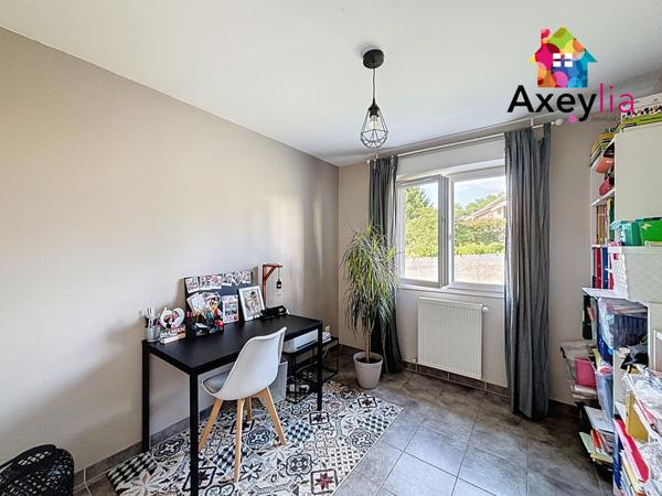 Commelle-Vernay (42120) A VENDRE - COMMELLE-VERNAY - MAISON DE PLAIN PIED, 4 CHAMBRES, GARAGE ET PISCINE CREUSEE