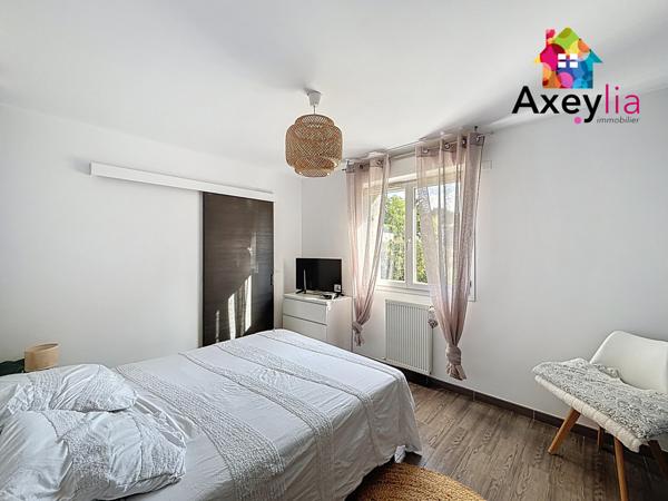 Commelle-Vernay (42120) A VENDRE - COMMELLE-VERNAY - MAISON DE PLAIN PIED, 4 CHAMBRES, GARAGE ET PISCINE CREUSEE