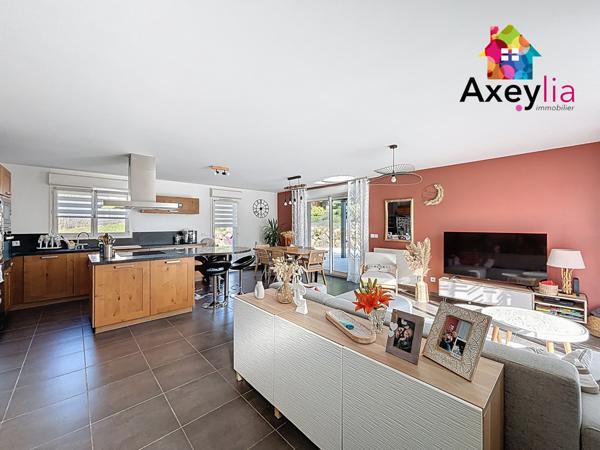 Commelle-Vernay (42120) A VENDRE - COMMELLE-VERNAY - MAISON DE PLAIN PIED, 4 CHAMBRES, GARAGE ET PISCINE CREUSEE