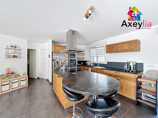 Commelle-Vernay (42120) A VENDRE - COMMELLE-VERNAY - MAISON DE PLAIN PIED, 4 CHAMBRES, GARAGE ET PISCINE CREUSEE