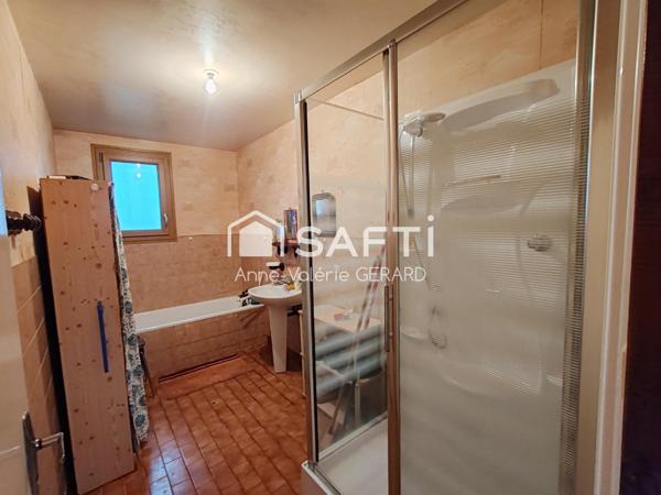 Beau pavillon sous-sol complet – Terrain de 709 m²