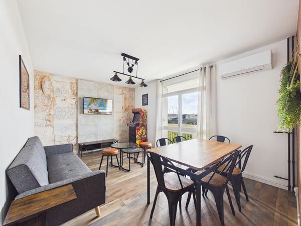 Appartement entièrement rénové T4 de 71 m2 avec balcon et cave