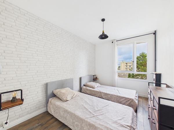 Appartement entièrement rénové T4 de 71 m2 avec balcon et cave