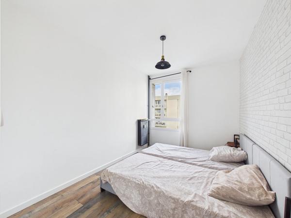 Appartement entièrement rénové T4 de 71 m2 avec balcon et cave