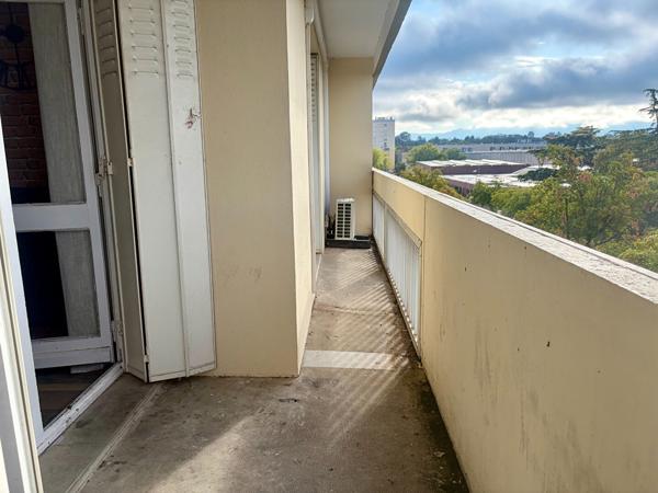 Appartement entièrement rénové T4 de 71 m2 avec balcon et cave