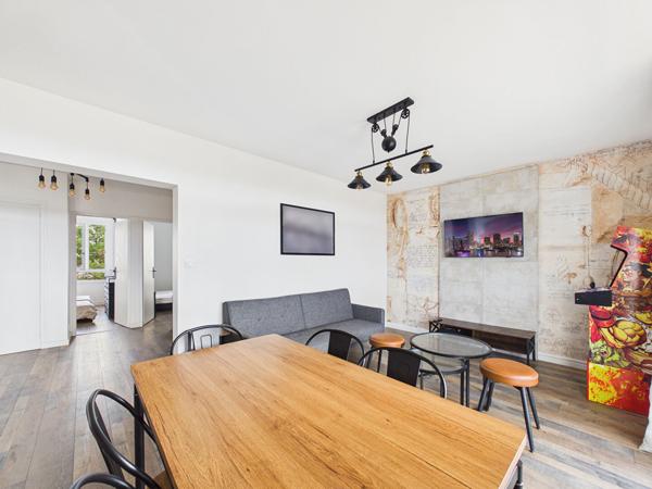 Appartement entièrement rénové T4 de 71 m2 avec balcon et cave