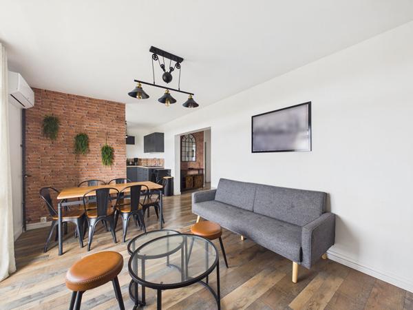 Appartement entièrement rénové T4 de 71 m2 avec balcon et cave