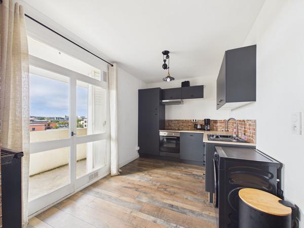 Appartement entièrement rénové T4 de 71 m2 avec balcon et cave