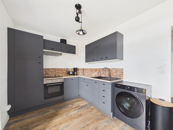 Appartement entièrement rénové T4 de 71 m2 avec balcon et cave