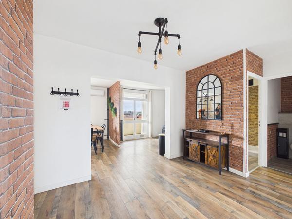 Appartement entièrement rénové T4 de 71 m2 avec balcon et cave