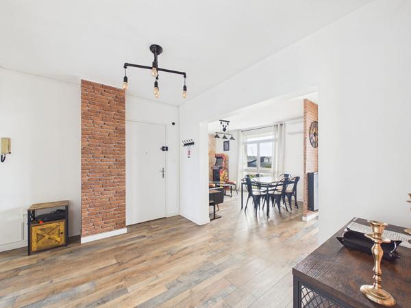 Appartement entièrement rénové T4 de 71 m2 avec balcon et cave