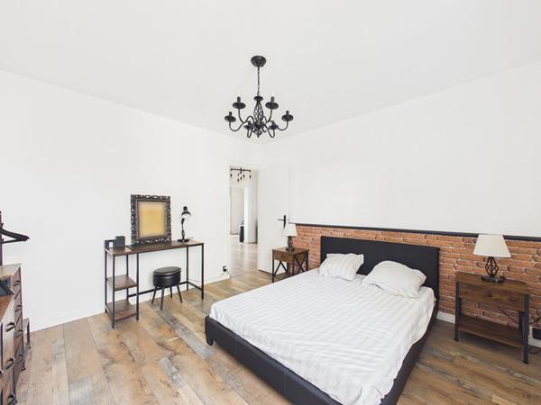 Appartement entièrement rénové T4 de 71 m2 avec balcon et cave