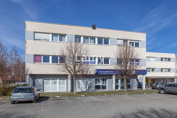 Local professionnel + parkings