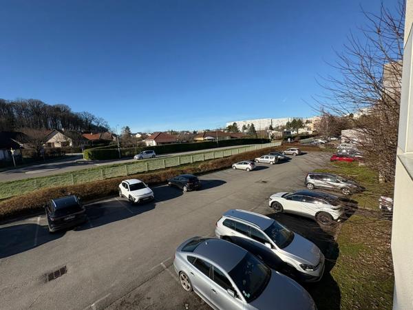 Local professionnel + parkings