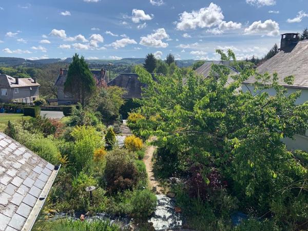 Maison - 3 chambres, Jardin 311 m2 avec garage.