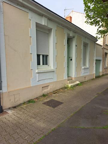 Au cœur de la Genette et à deux pas du Port et du Mail. 695 000 € H.A.I.*
